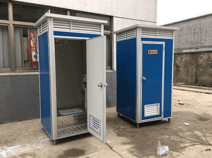 移動(dòng)公廁具有可移動(dòng)、可組合、方便運(yùn)輸?shù)葍?yōu)點(diǎn)