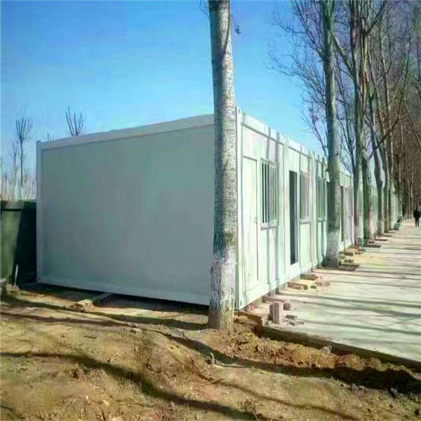 人們不在花錢買房還房貸，而是直接購買住人集裝箱居住